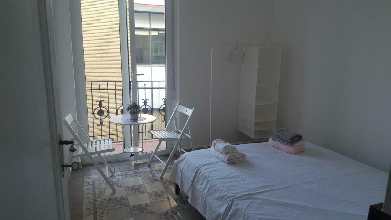 Oyo Guest House Ruzafa Valencia Eksteriør billede