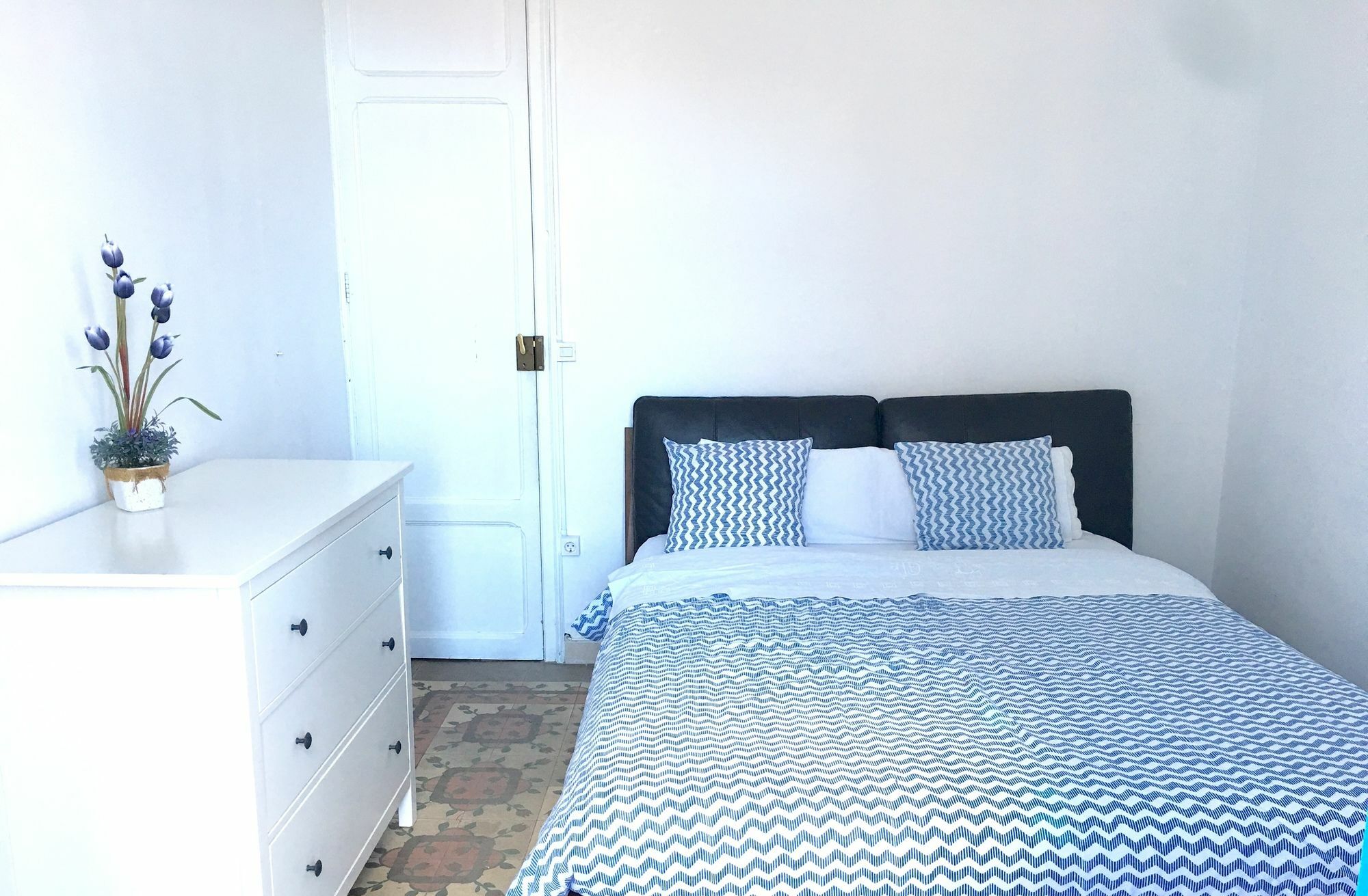 Oyo Guest House Ruzafa Valencia Eksteriør billede